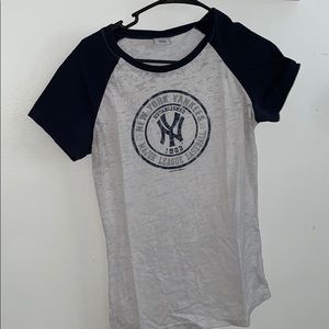 Womens Yankees Graphic Tee